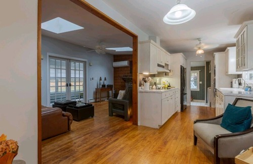 Waterford Casa | Cozy, charming ranch on 2.5 acres. Great for nature enthusiasts