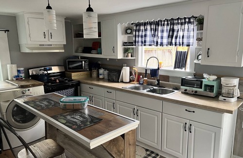 Cayuga Cabaña | Cozy & cheerful 3 bedroom cottage on Cayuga Lake