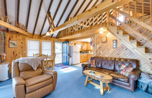 Eddington Cabina | Cozy Chemo Pond Cabin w/ Dock & Waterfront Views