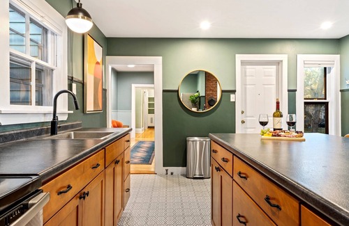 Deering Center Apartamento | Cozy & Chic Apartment 2BR 1.5BA
