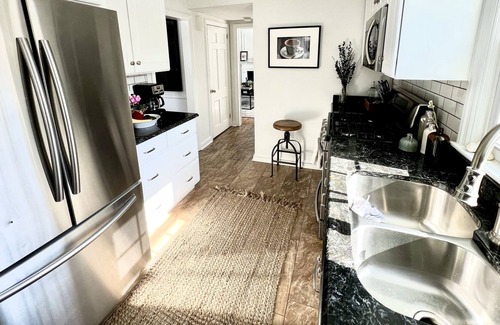 Lancaster Casa | Cozy, chic, clean artist's home near downtown Lancaster, outlets, Amish country.