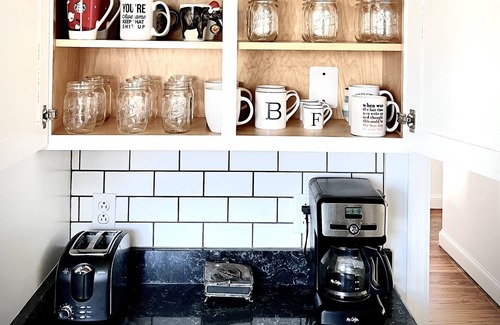 Lancaster Casa | Cozy, chic, clean artist's home near downtown Lancaster, outlets, Amish country.