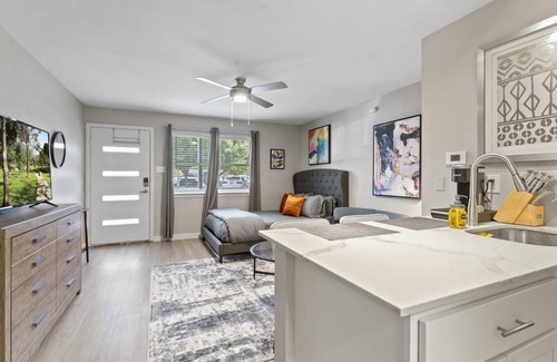 Allandale Apartamento | Cozy Chic Studio Close to Downtown and Domain