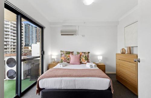 East Perth Apartamento | Cozy City Apartment with Stunning Views and Ameni