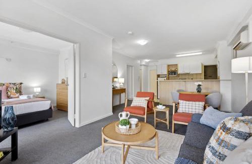 East Perth Apartamento | Cozy City Apartment with Stunning Views and Ameni