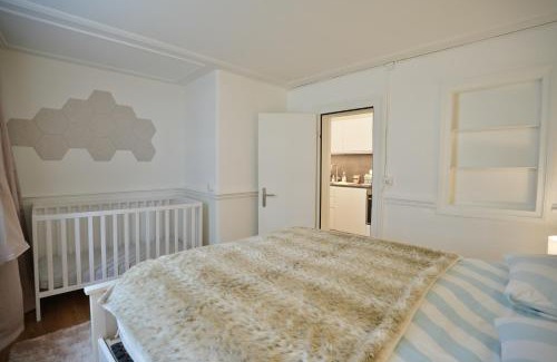 Vorstadte Apartamento | Cozy City Center, 4 bedroom- 120sq, 5min walk to Main Station