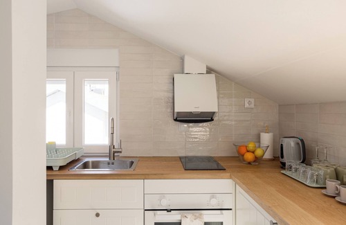 Seixal Apartamento | Cozy City Loft with Natural Light