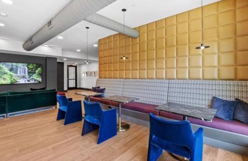 Scofield Farms Apartamento | Cozy Cityscape w Pool, BBQ, Lounge, Gym & Parking