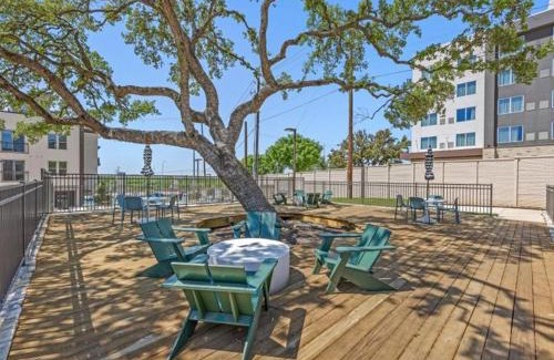 Scofield Farms Apartamento | Cozy Cityscape w Pool, BBQ, Lounge, Gym & Parking