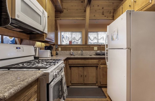 Tahoe City Cabina | Cozy Classic A-Frame Cabin - 3 BR 1.5 Bath + Loft