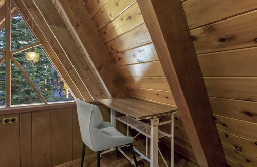 Tahoe City Cabina | Cozy Classic A-Frame Cabin - 3 BR 1.5 Bath + Loft