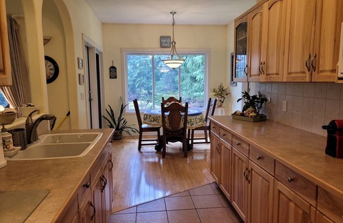 Point Roberts Cabaña | Cozy Classy Country Cottage