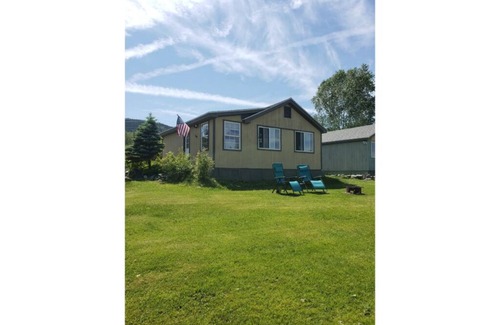 Northeast Somerset Casa | Cozy, clean 2-bedroom cabin on Moose River