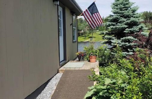Northeast Somerset Casa | Cozy, clean 2-bedroom cabin on Moose River