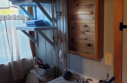 Northeast Somerset Casa | Cozy, clean 2-bedroom cabin on Moose River