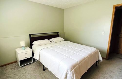 Cutlerville Casa | Cozy & clean 4BD house in Grand Rapids