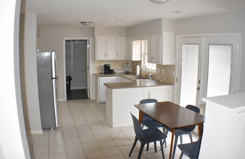 Olathe Casa | Cozy, Clean, Comfortable Home for Large Families