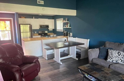 Lake Ozark Condominio | Cozy, clean lake front condo