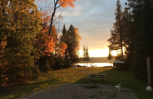 Pickerel Cabaña | Cozy, Clean, Secluded Lake Cottage