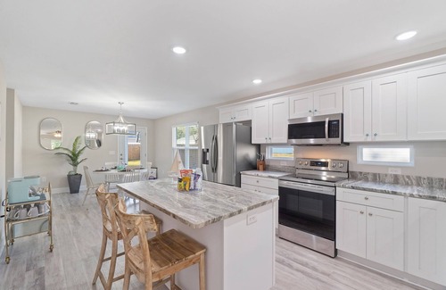 Ono Island Casa | Cozy & close to FL&AL beaches & Downtown! Owner managed~Large backyard~Stocked!