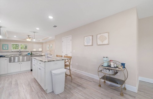 Ono Island Casa | Cozy & close to FL&AL beaches & Downtown! Owner managed~Large backyard~Stocked!