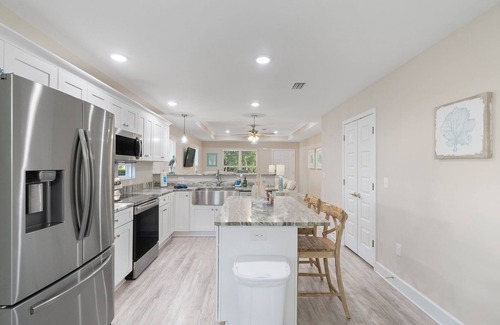 Ono Island Casa | Cozy & close to FL&AL beaches & Downtown! Owner managed~Large backyard~Stocked!
