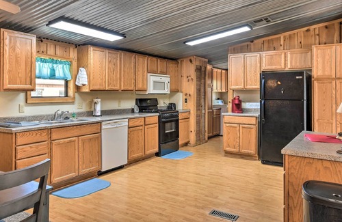 Ranchvale Casa | Cozy Clovis Getaway w/ Patio: 6 Mi to Town!