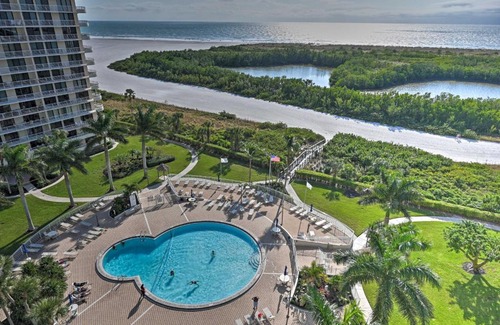 Marco Island Apartamento | Cozy Coastal Condo with Pool Access Steps to Beach!