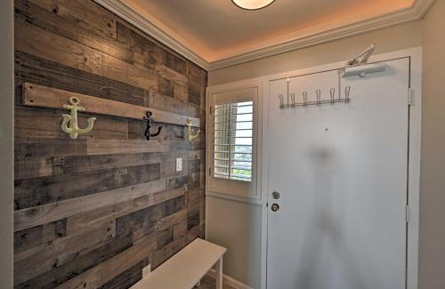 Marco Island Apartamento | Cozy Coastal Condo with Pool Access Steps to Beach!