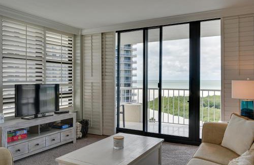 Marco Island Apartamento | Cozy Coastal Condo with Pool Access Steps to Beach!