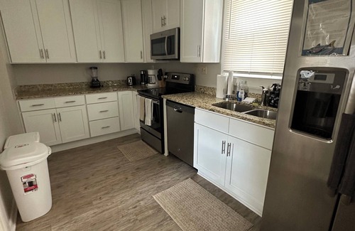 Northeast Virginia Beach Casa | Cozy Coastal Cottage located two blocks from the beach.