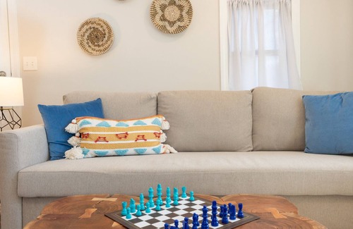 Beverly Cabaña | Cozy Coastal Cottage! The Perfect Getaway!