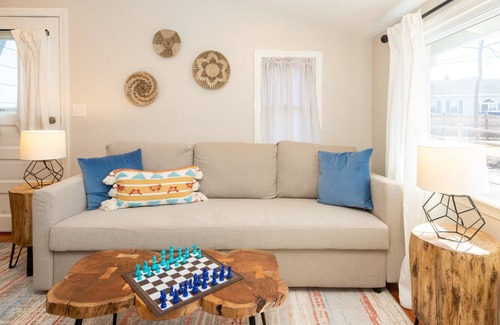 Beverly Cabaña | Cozy Coastal Cottage! The Perfect Getaway!