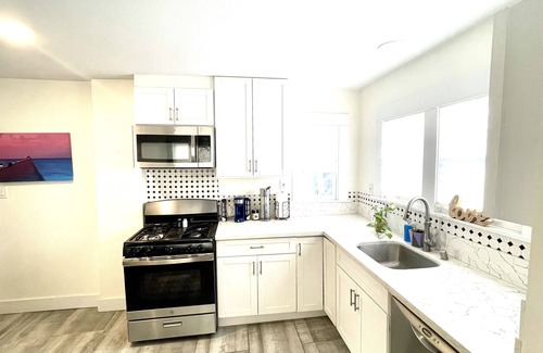 Alamitos Beach Cabaña | Cozy Coastal Cottage