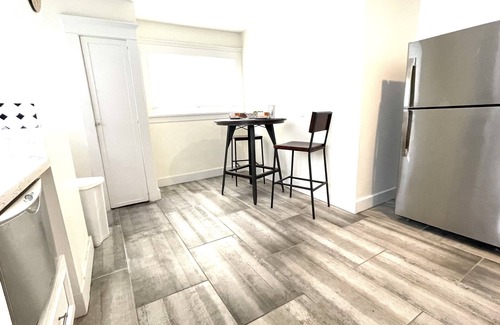 Alamitos Beach Cabaña | Cozy Coastal Cottage