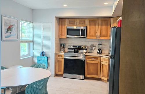 Wheeland Settlement Condominio | Cozy Coastal Escape, Steps to the Beach and Pool!