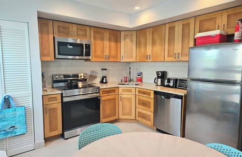 Wheeland Settlement Condominio | Cozy Coastal Escape, Steps to the Beach and Pool!
