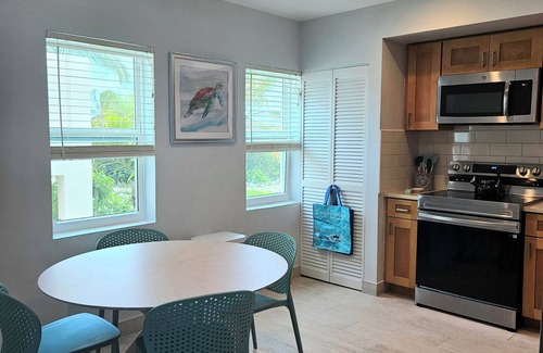 Wheeland Settlement Condominio | Cozy Coastal Escape, Steps to the Beach and Pool!
