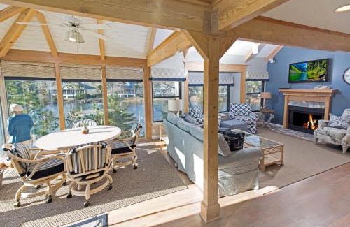 Litchfield by the Sea Casa | Cozy Coastal Escape 3BR 3BA Lakefront Tranquility