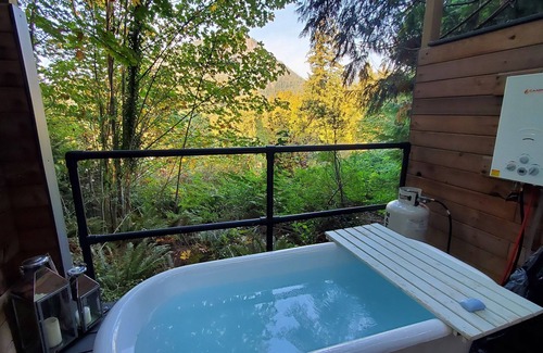 Madeira Park Cabaña | Cozy Coastal Getawaty