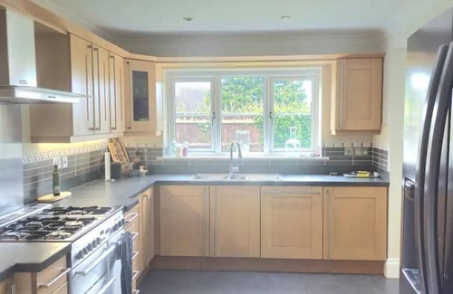 Rhyl Casa | Cozy Coastal Retreat in Rhuddlan - 5 Bedroom House