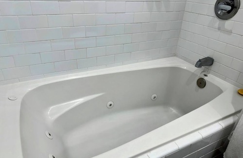 Old Towne Hotel | Cozy Coastal Stay | Seal Beach Marina | Near Waterfront