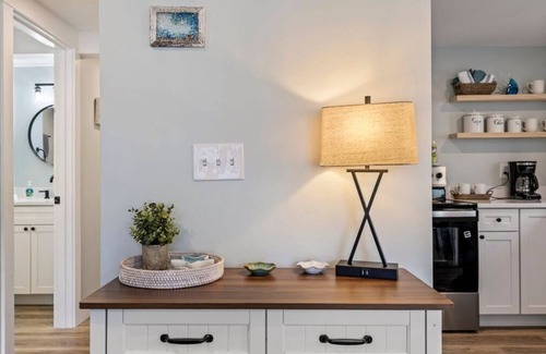 Ocean Park Condominio | Cozy Coastal Retreat Walk to Pier & Shoreline