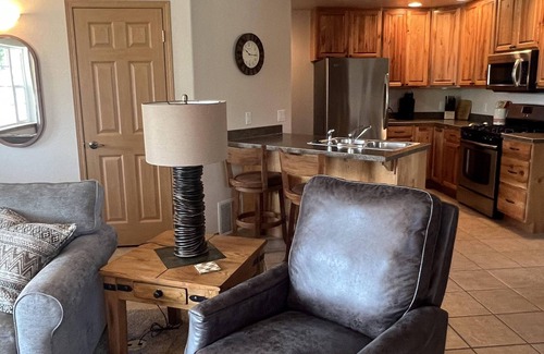 Cody Casa | Cozy Cody cul-de-sac home! Sleeps 6.