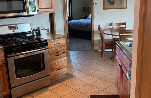 Cody Casa | Cozy Cody cul-de-sac home! Sleeps 6.
