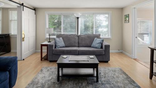 Malletts Bay Casa | Cozy Colchester Cabin near Lake