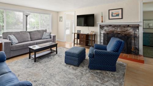 Malletts Bay Casa | Cozy Colchester Cabin near Lake