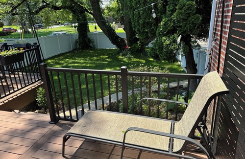 Drexel Hill Casa | Cozy Colonial Home, king bed, private parking & entertaining back yard