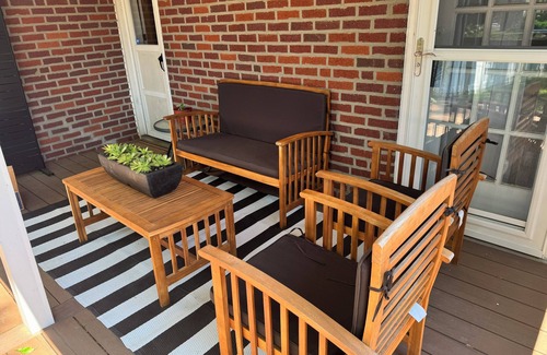 Drexel Hill Casa | Cozy Colonial Home, king bed, private parking & entertaining back yard