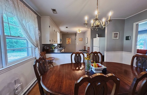 Ruther Glen Casa | Cozy & Colorful 3BR Cottage near I-95, Kings Dominion, Richmond, Family Friendly